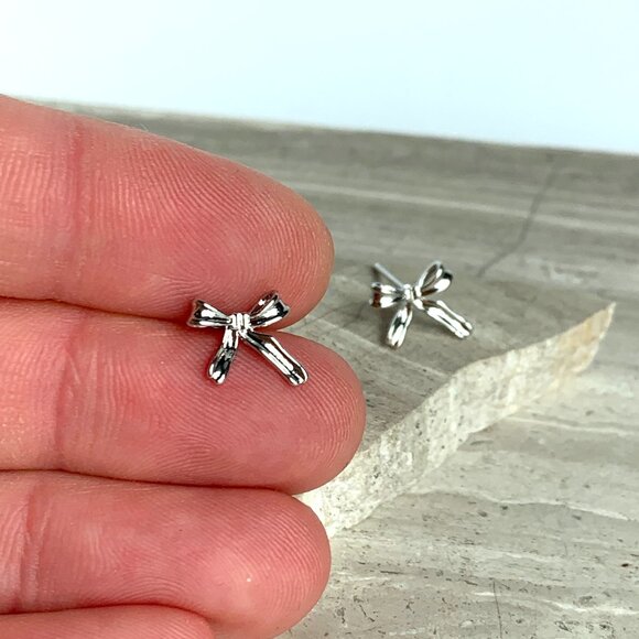 NEW ~ Anthropologie SHASHI Charlotte Mini Bow Stud Silver Earrings - Picture 3 of 9